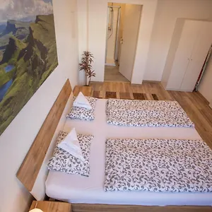 https://deluxe-new-innsbruck-center-apartment.soldenhotels.net