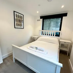 https://luxury-flat-in-town-center.tophotelsbath.com