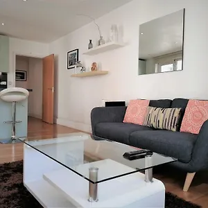 https://still-life-tower-hill-executive.brighton-hotels-england.com