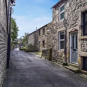 https://april-cottage-settle.yorkshirehotels.net