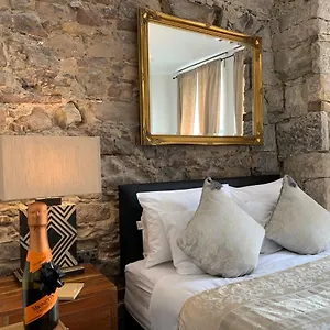 Royal Mile By The Castle Apart Otel